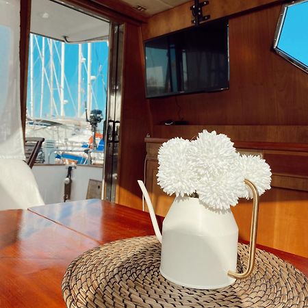 Malmo'S Yacht Hotel Valencia Exterior photo